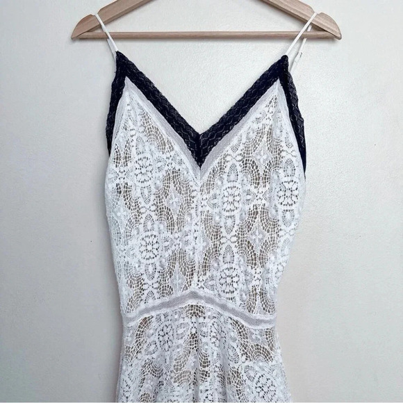 LOVE SAM Womens Size Small Scarlet Lace Handkerchief Hem - Picture 4 of 14